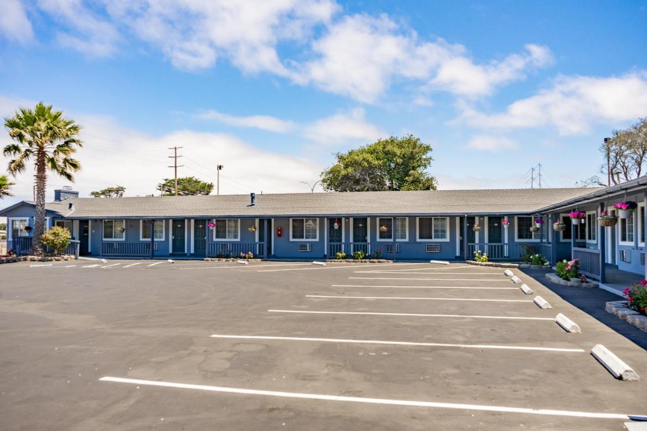The Monterey Fireplace Inn Exterior photo