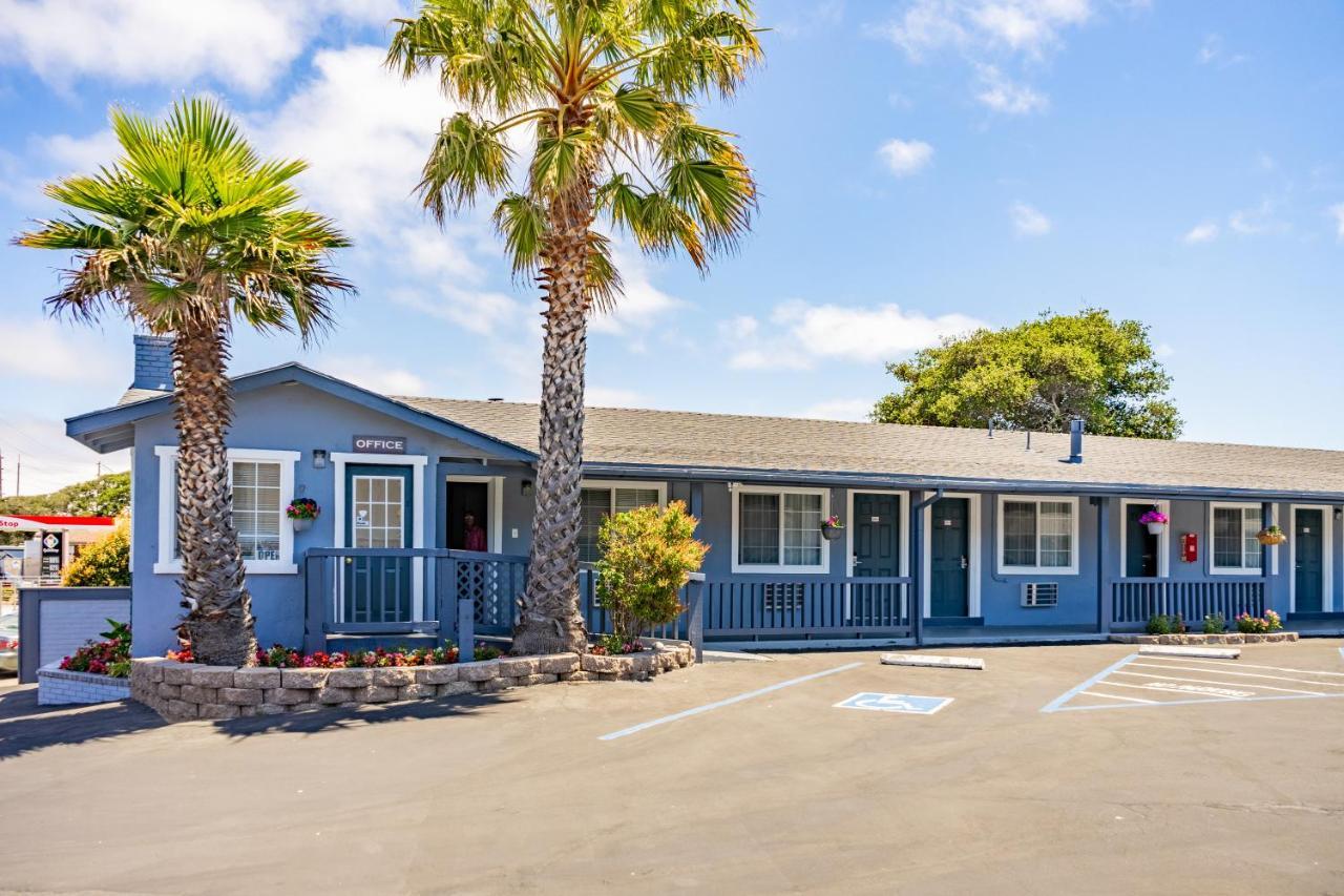 The Monterey Fireplace Inn Exterior photo