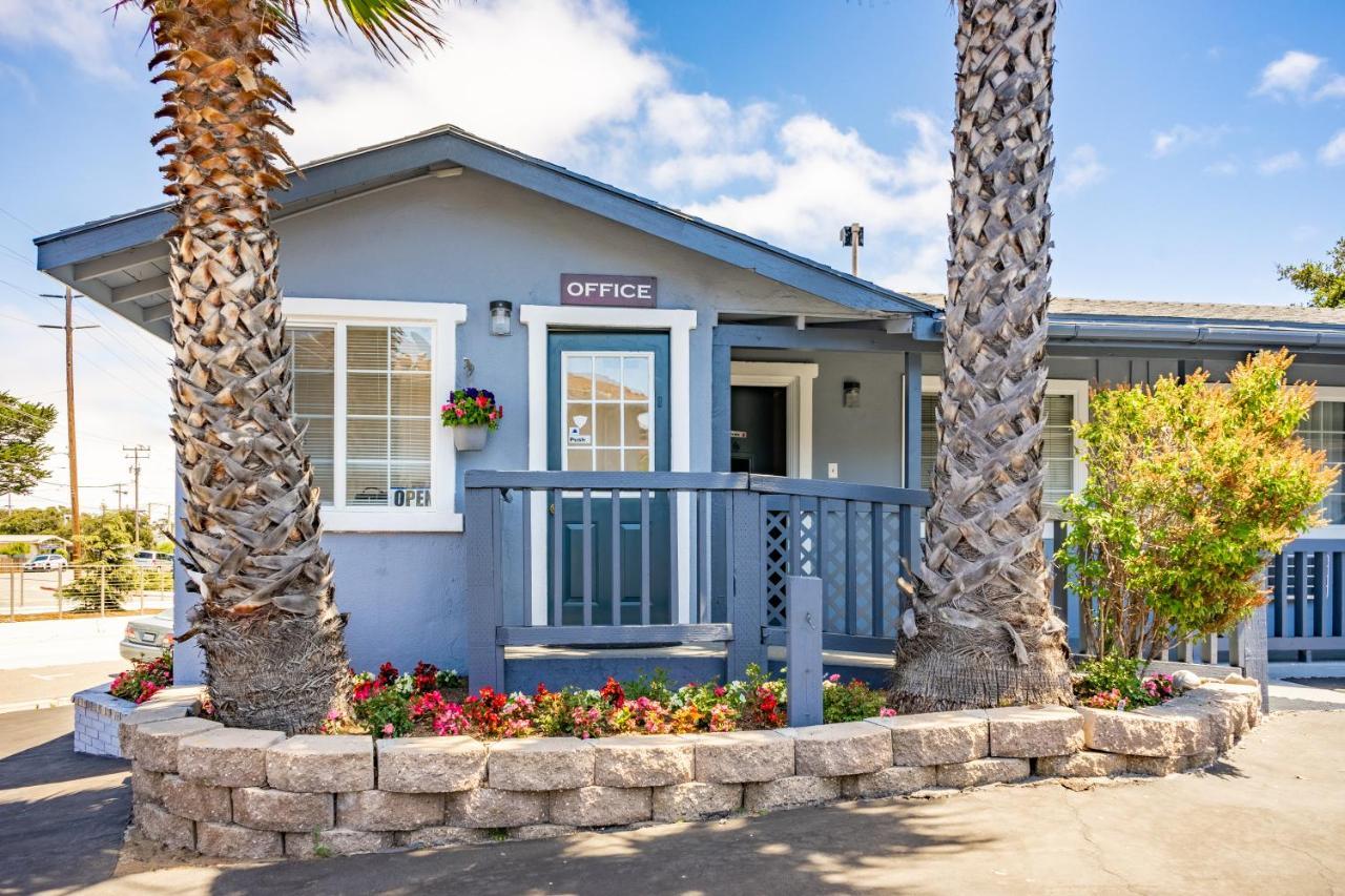 The Monterey Fireplace Inn Exterior photo
