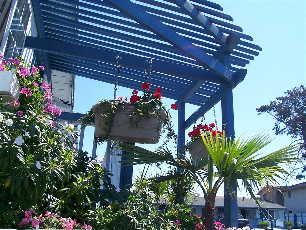 The Monterey Fireplace Inn Exterior photo